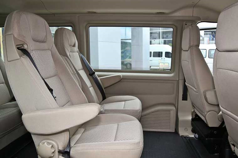 北京租14座小型客車帶司機出游