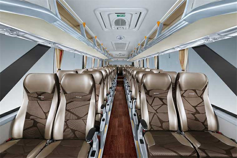 北京出游租38座金龍客車一天費用多少?