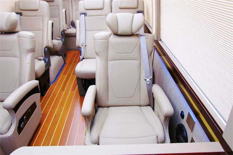 北京出游租15人左右【豪華型】考斯特一天費(fèi)用多少?