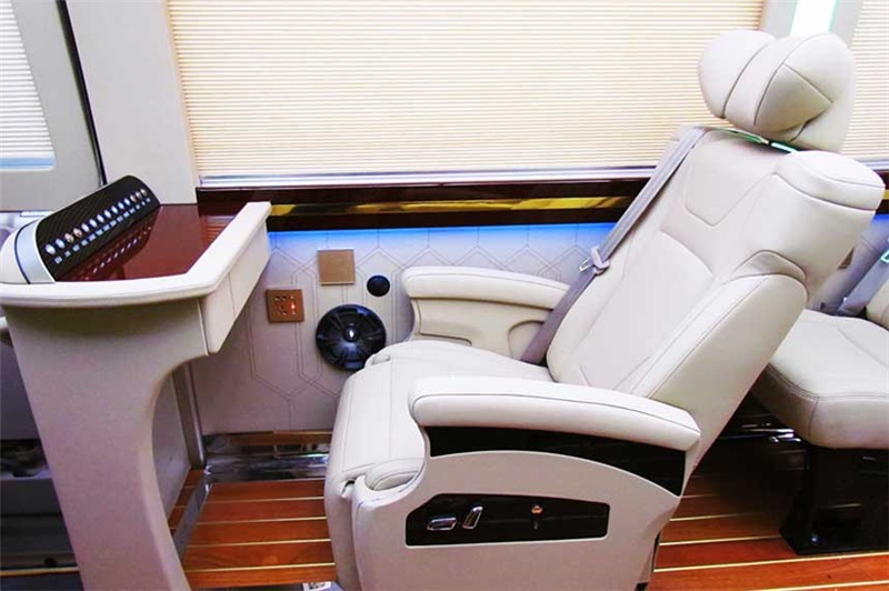 北京出游租15人左右【豪華型】考斯特一天費(fèi)用多少?