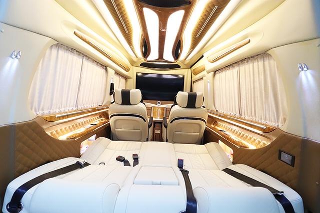 6首汽奔馳斯賓特豪華版7座租金:3500元/天