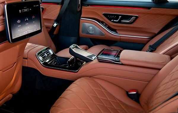 開(kāi)奔馳s400算什么檔次？開(kāi)奔馳s400的人有錢(qián)嗎-有駕